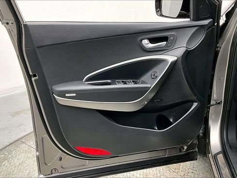 Used 2018 Hyundai Santa Fe Sport image 18