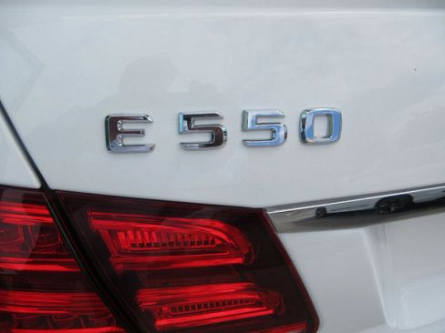 Used 2014 Mercedes-Benz E 550 4MATIC Sedan image 2