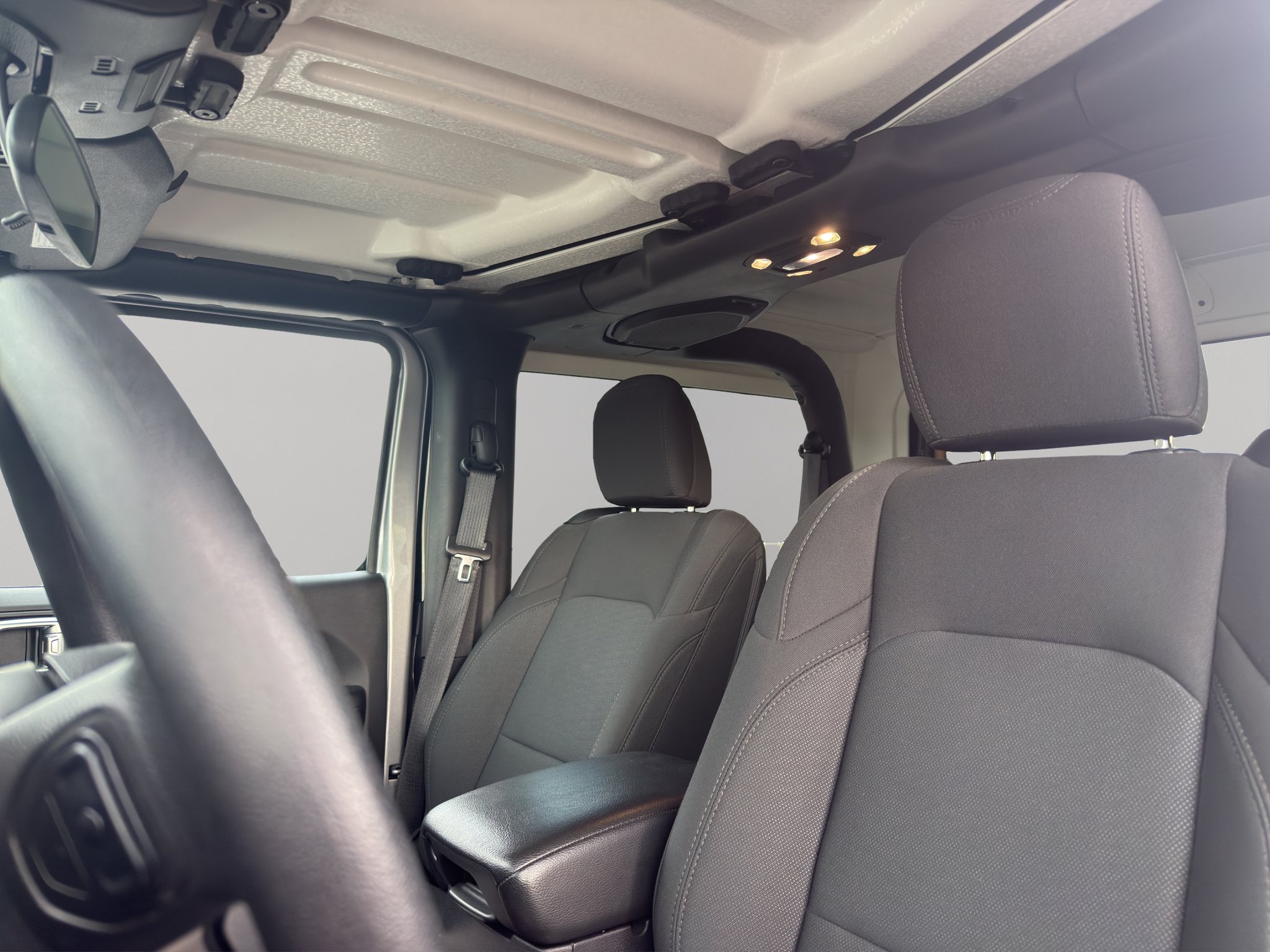 Used 2019 Jeep Wrangler Sport AWD/4WD image 5