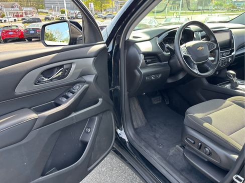 Used 2021 Chevrolet Traverse LT FWD image 6