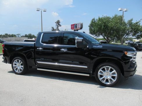 Used 2026 Chevrolet Silverado 1500 High Country w/ High Country Premium Package AWD/4WD image 2