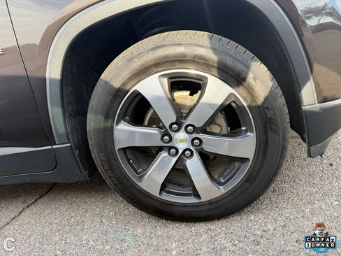 Used 2019 Chevrolet Traverse LT w/ LT Premium Package FWD image 6
