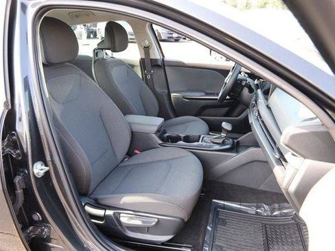 Used 2025 Kia K4 FWD image 25