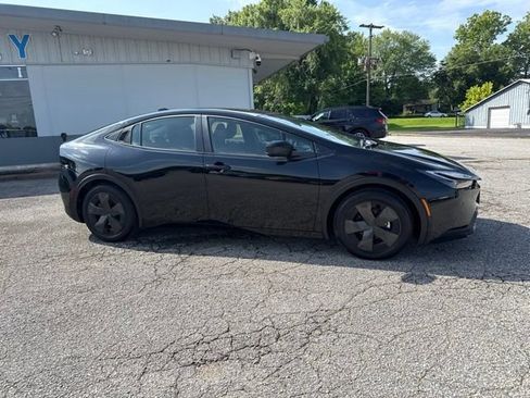 Used 2025 Toyota Prius LE FWD image 13