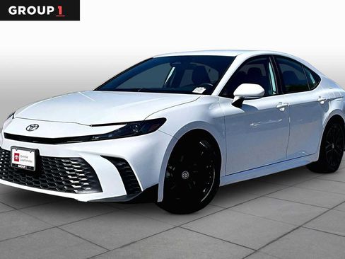 Certified 2025 Toyota Camry SE FWD image 1