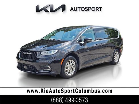 Used 2023 Chrysler Pacifica Touring-L FWD image 1