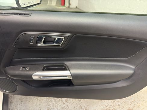 Used 2017 Ford Mustang Coupe RWD image 21