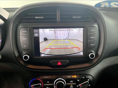Used 2025 Kia Soul LX FWD image 14