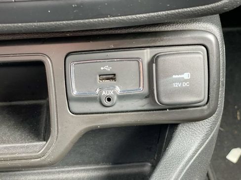 Used 2020 Jeep Renegade Latitude FWD image 24
