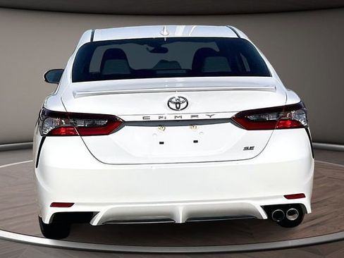 Used 2024 Toyota Camry SE image 4