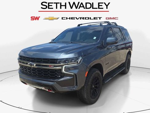 Used 2021 Chevrolet Tahoe Z71 w/ Luxury Package AWD/4WD image 3