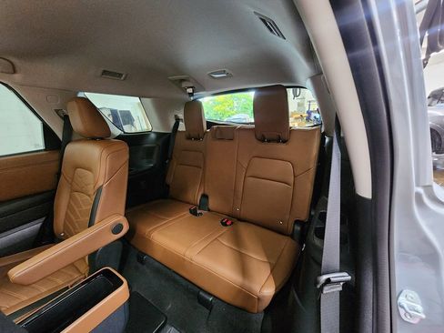 Used 2025 Nissan Pathfinder Platinum AWD/4WD image 31