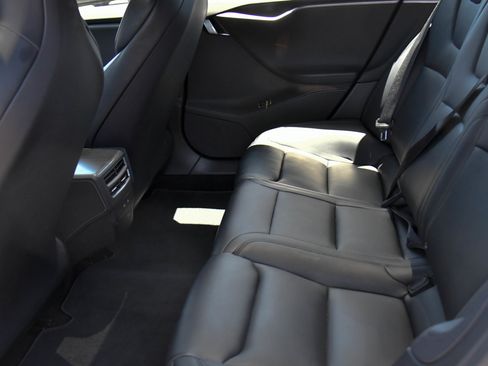 Used 2018 Tesla Model S 75D AWD/4WD image 34