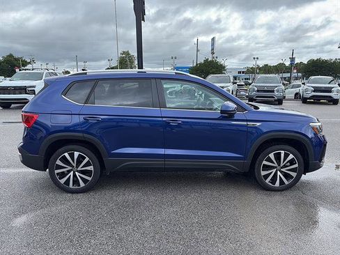 Certified 2024 Volkswagen Taos SE FWD image 4