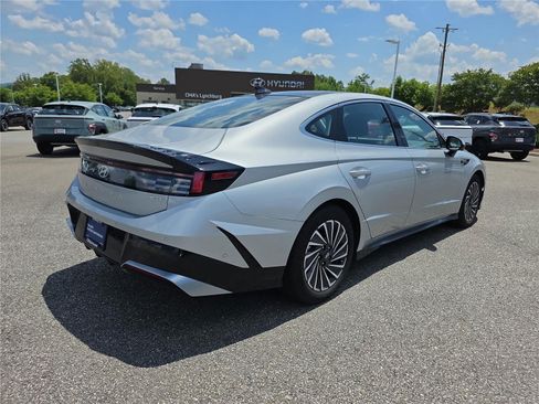 Certified 2025 Hyundai Sonata Limited FWD image 18