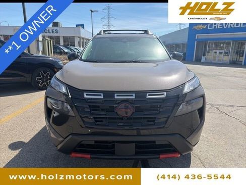 Used 2025 Nissan Rogue SV image 2