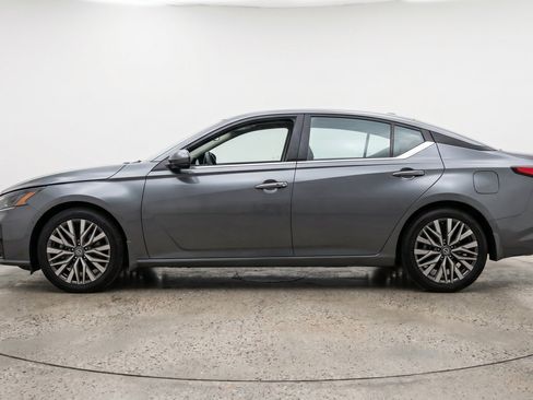 Used 2025 Nissan Altima 2.5 SV FWD image 5