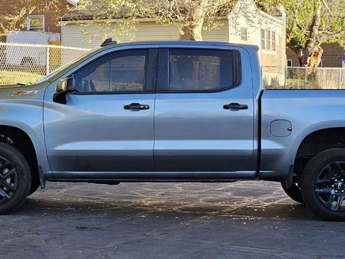 Used 2022 Chevrolet Silverado 1500 LT Trail Boss w/ LT Trail Boss Premium Package AWD/4WD image 2