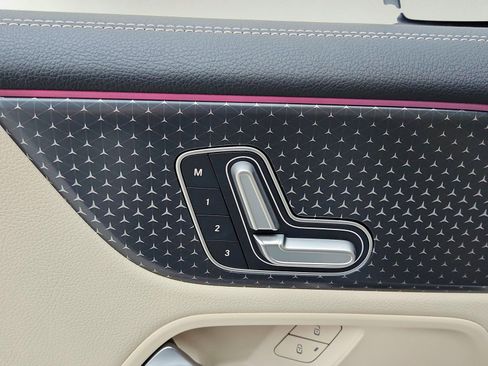 Used 2024 Mercedes-Benz EQB 250+ image 25