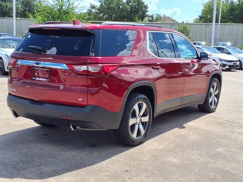 Used 2019 Chevrolet Traverse LT w/ LT Premium Package FWD image 4