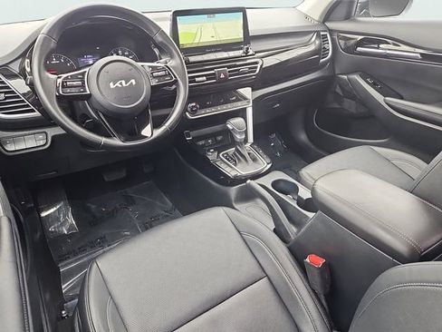 Used 2022 Kia Seltos EX image 11