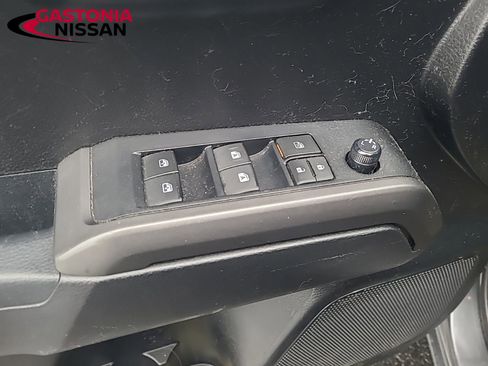 Used 2022 Toyota Tacoma TRD Off-Road image 29