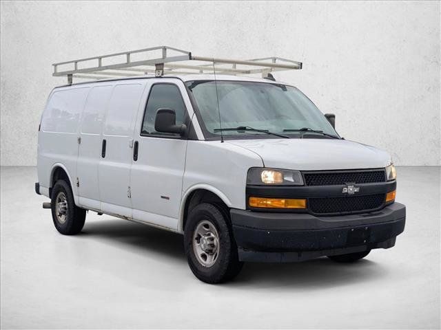 Used 2018 Chevrolet Express 2500 w/ Driver Convenience Package RWD image 3