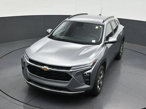 Used 2025 Chevrolet Trax LT w/ Driver Confidence Package FWD image 22