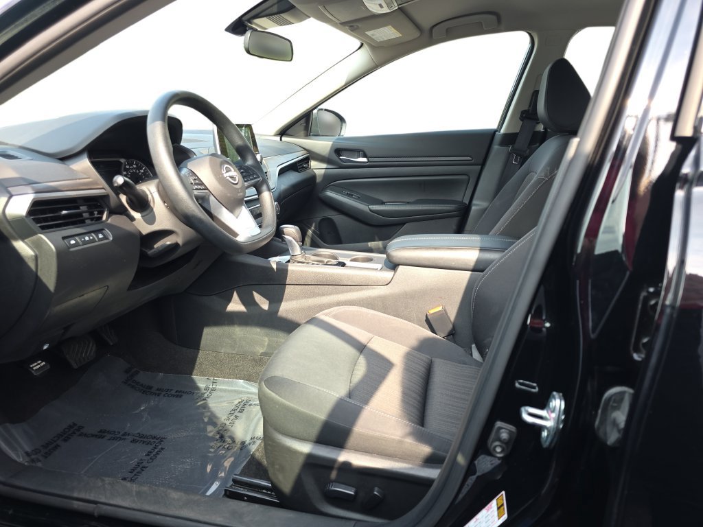 Used 2025 Nissan Altima 2.5 SV FWD image 16