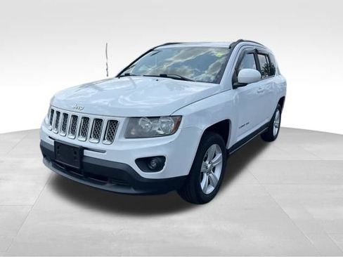 Used 2014 Jeep Compass Latitude w/ Sun/Sound Group AWD/4WD image 3