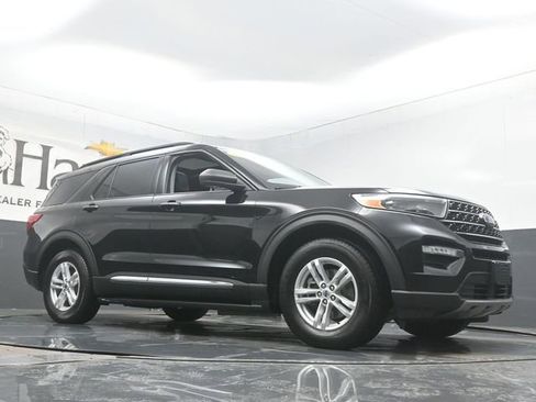 Used 2021 Ford Explorer XLT w/ Equipment Group 202A image 2