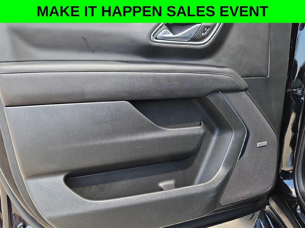 Used 2024 GMC Yukon SLT w/ SLT Luxury Package AWD/4WD image 11