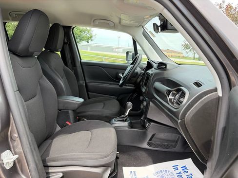 Used 2020 Jeep Renegade Altitude FWD image 22