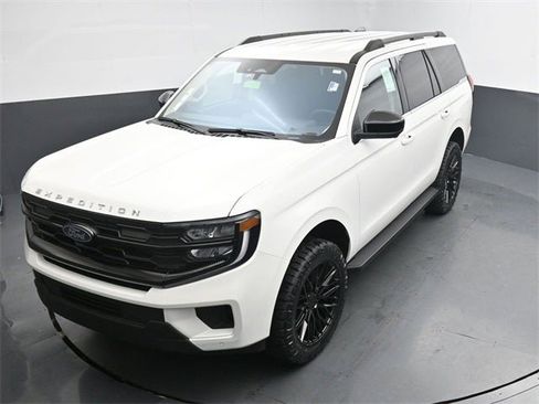 New 2025 Ford Expedition Active image 18