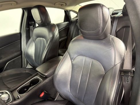 Used 2016 Chrysler 200 Limited FWD image 12