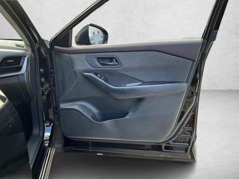 Used 2023 Nissan Rogue S FWD image 15