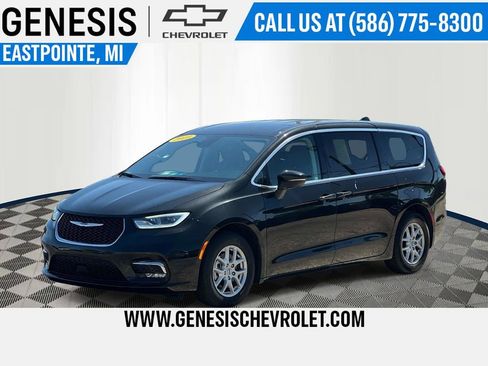 Used 2023 Chrysler Pacifica Touring-L FWD image 1