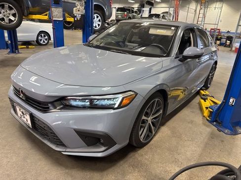 Used 2024 Honda Civic Touring image 2
