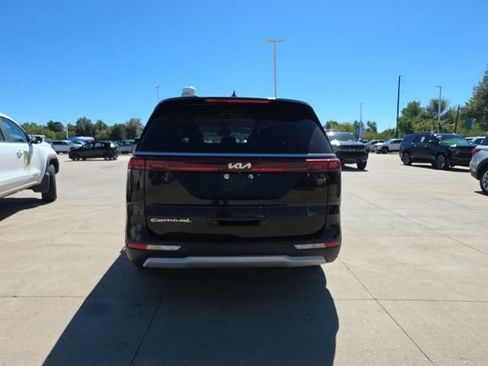 Used 2022 Kia Carnival EX FWD image 9