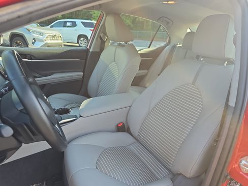 Used 2019 Toyota Camry SE FWD image 15