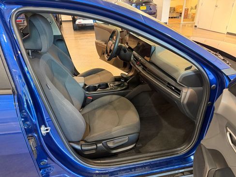 Used 2025 Kia K4 FWD image 36