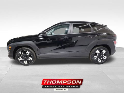 Used 2025 Hyundai Kona SEL image 1