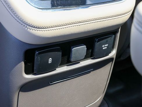 Used 2023 Lincoln Navigator L Reserve AWD/4WD image 40