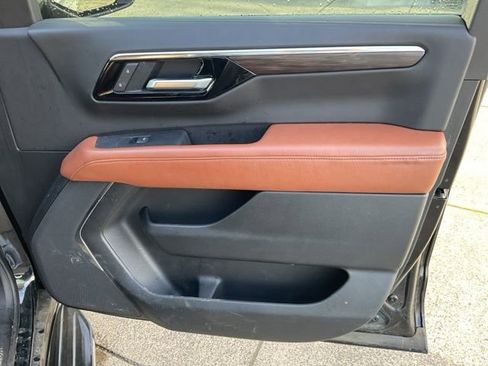 Used 2025 Chevrolet Tahoe LS image 33