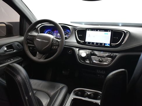 Used 2022 Chrysler Pacifica Touring-L w/ S Appearance Package image 30