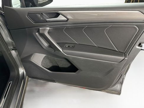 Used 2022 Volkswagen Tiguan SE R-Line FWD image 31