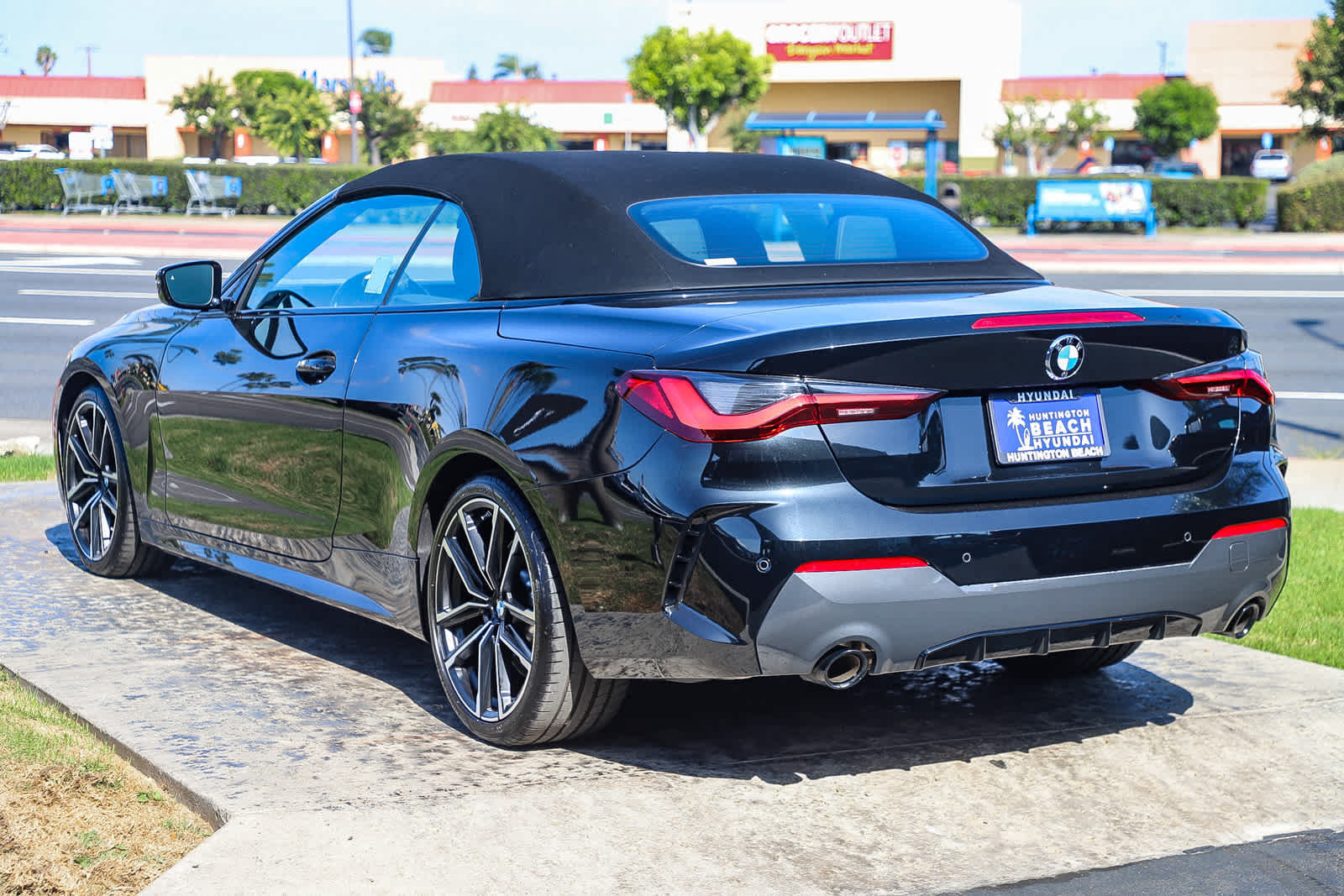 Used 2024 BMW 430i Convertible w/ M Sport Package RWD image 12