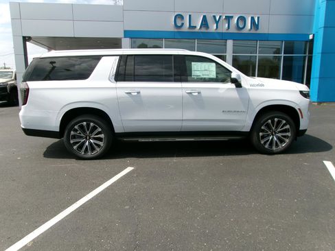 New 2026 Chevrolet Suburban High Country w/ Sun And Tow Package AWD/4WD image 2