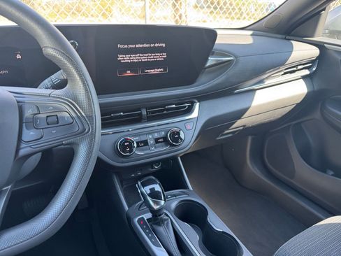 Used 2025 Buick Envista Preferred image 17