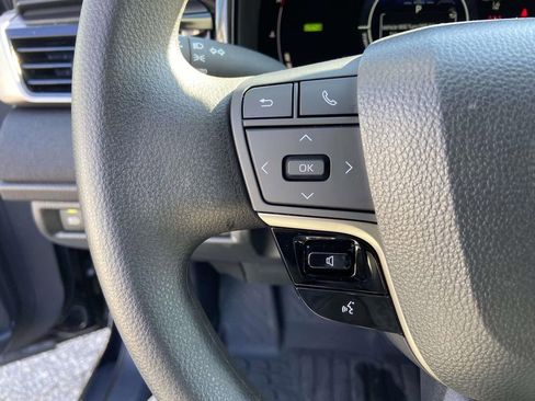 Used 2025 Toyota Camry LE image 32